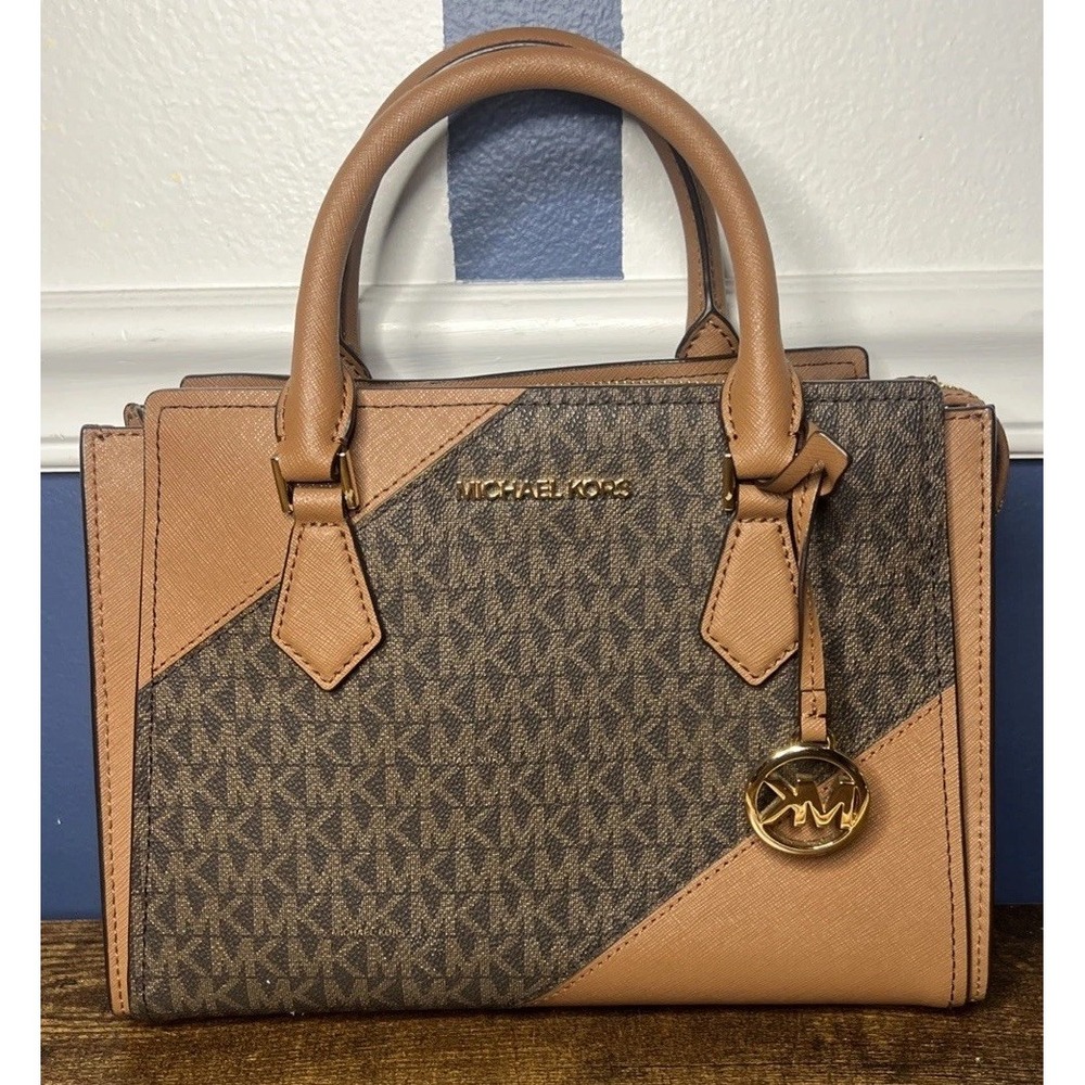 MICHAEL Michael Kors Medium Hope Messenger Bag in Brown Multi Monogram Logo
